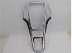 Recambio de embellecedor consola central para opel astra j berlina 5p 1.6 excellence referencia OEM IAM 13257562  