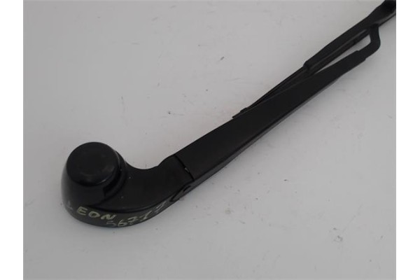 Recambio de brazo limpiaparabrisas trasero para seat leon (1m1) 1.6 16 v referencia OEM IAM 1M6955707  