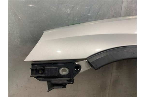 Recambio de aleta delantero izquierda para opel corsa c 1.7 cdti referencia OEM IAM 1101031  90428152 , OPEL | 90542091 , OPEL |