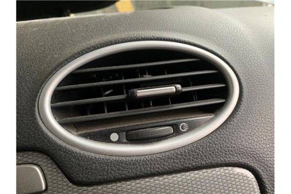 Recambio de rejilla entrada de aire para ford focus ii (da_) 2.0 tdci referencia OEM IAM 1677038  