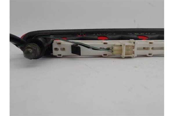 Recambio de luz central de freno para suzuki swift iii (sg) 1.3 referencia OEM IAM 3581063J0  