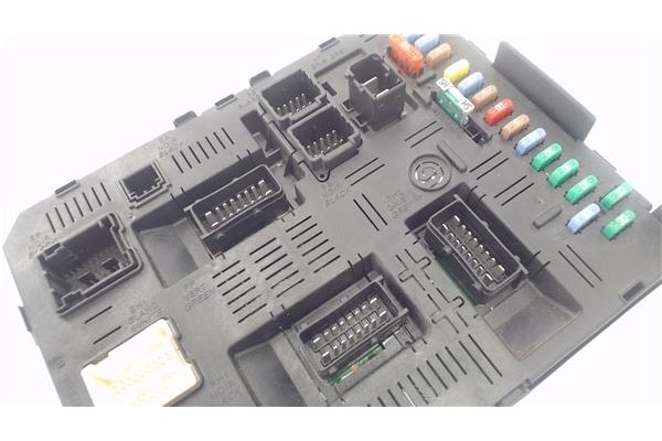 Recambio de caja fusibles/rele para citroen c4 coupe 1.6 vtr plus referencia OEM IAM 216761594H  