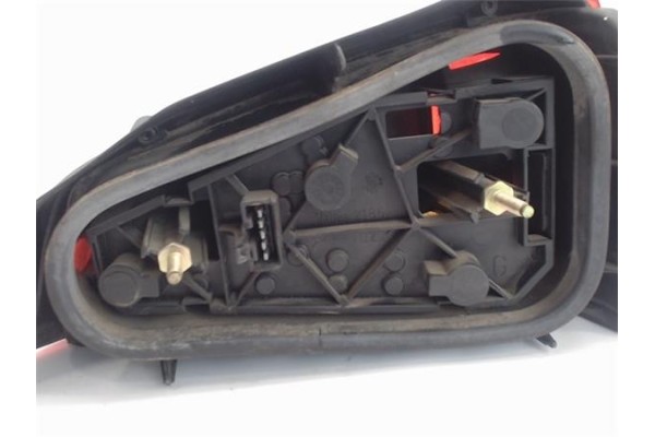 Recambio de piloto trasero izquierdo para peugeot 106 (s1) referencia OEM IAM 635084  