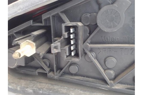 Recambio de piloto trasero izquierdo para peugeot 106 (s1) referencia OEM IAM 635084  