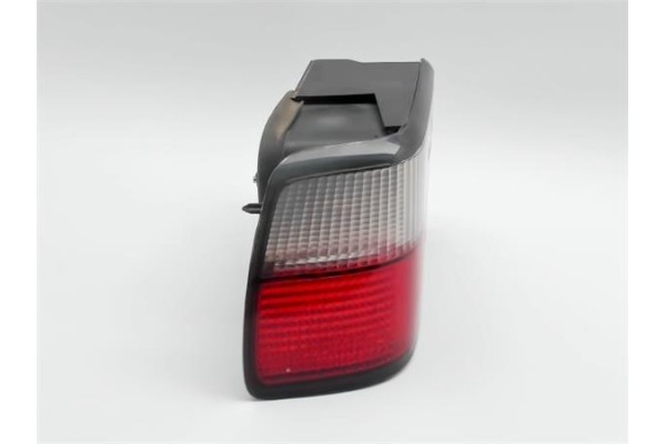 Recambio de piloto trasero izquierdo para citroen xantia berlina 2.0 hdi 90 referencia OEM IAM 2223  
