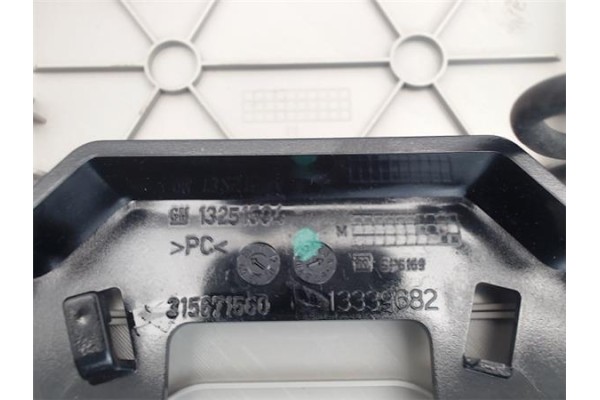 Recambio de luz delantero central techo para opel astra j 1.7 cdti referencia OEM IAM 13251594  