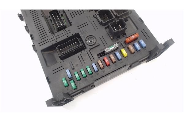 Recambio de caja fusibles/rele para citroen c4 coupe 1.6 vtr plus referencia OEM IAM 216761594H  