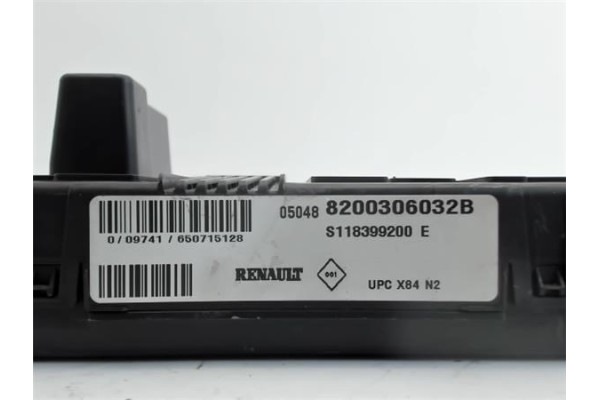 Recambio de caja fusibles/rele para renault scenic ii (jm) 1.9 dci (jm12, jm0g) referencia OEM IAM 8200306032  