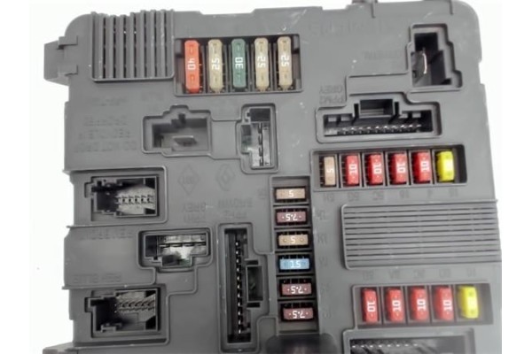 Recambio de caja fusibles/rele para renault scenic ii (jm) 1.9 dci (jm12, jm0g) referencia OEM IAM 8200306032  