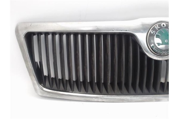 Recambio de rejilla capo para skoda octavia berlina (1z3) referencia OEM IAM 1Z0853668  1Z0853661739 , SKODA | 1Z0853668B41 , SK