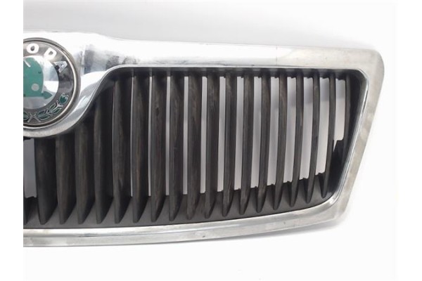 Recambio de rejilla capo para skoda octavia berlina (1z3) referencia OEM IAM 1Z0853668  1Z0853661739 , SKODA | 1Z0853668B41 , SK