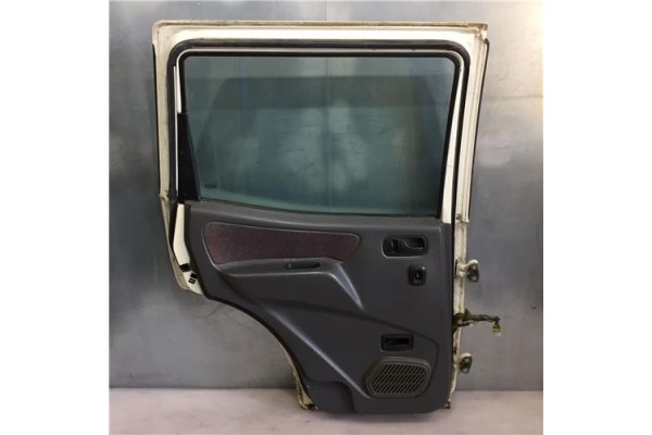 Recambio de puerta trasero izquierda para nissan terrano ii (r20) 2.7 td 4wd referencia OEM IAM 821011F230  