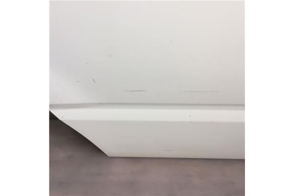 Recambio de puerta trasero derecha para nissan terrano ii (r20) 2.7 td 4wd referencia OEM IAM 821001F230  
