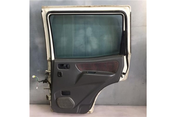 Recambio de puerta trasero derecha para nissan terrano ii (r20) 2.7 td 4wd referencia OEM IAM 821001F230  