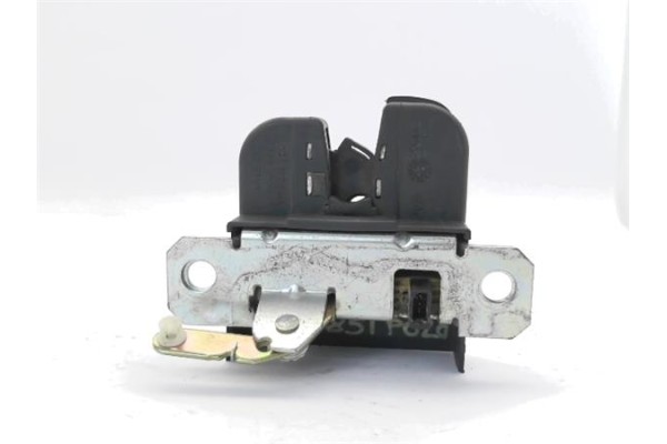 Recambio de cerradura porton para volkswagen polo iv (9n1) 1.4 16v referencia OEM IAM 6Q6827505E 6Q6827505B 