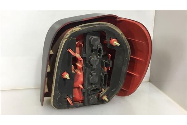 Recambio de piloto trasero izquierdo para volkswagen polo iii berlina (6n2) 1.4 trendline referencia OEM IAM 6N0945095H  