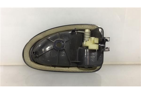 Recambio de manilla int. puerta trasero izquierda para renault clio ii fase i (b/cb0) 1.5 dci (b/cb08) referencia OEM IAM 770041
