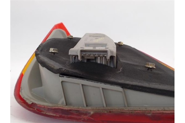Recambio de piloto trasero derecho para ford fiesta iii (gfj) 1.4 cat referencia OEM IAM 89FG13N004AA  