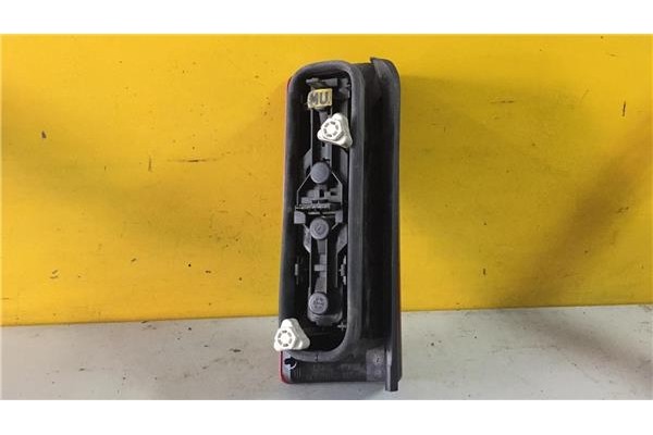 Recambio de piloto trasero derecho para opel combo (corsa c) 1.7 tour referencia OEM IAM E95302  