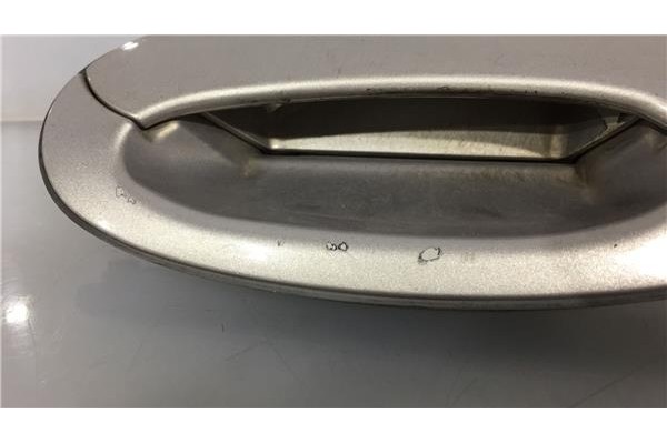 Recambio de maneta exterior delantero izquierda para hyundai lantra familiar (rd) 1.6 16v referencia OEM IAM 8265029003  