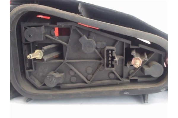 Recambio de piloto trasero derecho para peugeot 106 (s1) referencia OEM IAM 635184  