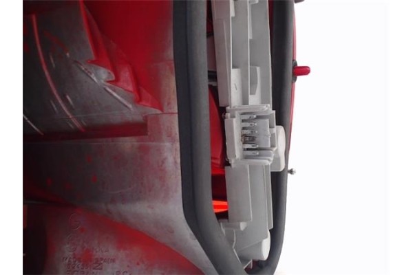Recambio de piloto trasero izquierdo para renault modus i 1.5 dci (fp0d, jp0d) referencia OEM IAM 8200212205  