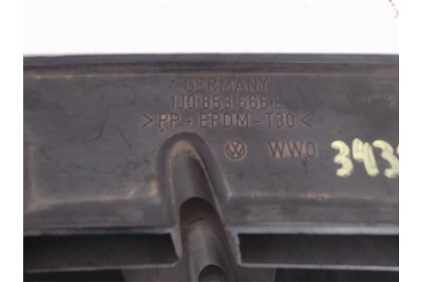 Recambio de rejilla paragolpes delantero derecha para volkswagen golf iv berlina (1j1) referencia OEM IAM 1J0853666E  