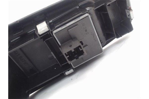 Recambio de mando elevalunas delantero izquierdo para volkswagen polo iv (9n1) 1.4 16v referencia OEM IAM 6q1867171e  