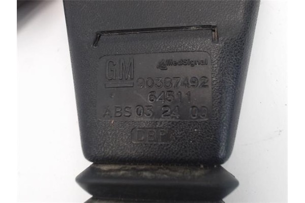 Recambio de anclaje cinturon delantero derecho para opel corsa b 1.0 eco referencia OEM IAM 90387492  