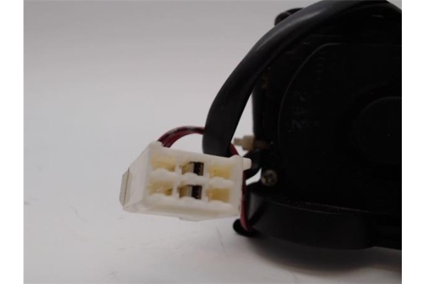 Recambio de cierre electromagnetico delantero derecho para mazda premacy (cp) 2.0 td referencia OEM IAM CB0758310B  