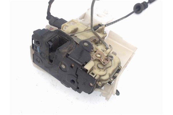 Recambio de cierre electromagnetico delantero derecho para volkswagen polo iv (9n1) 1.4 16v referencia OEM IAM 3B1837016BR 10002