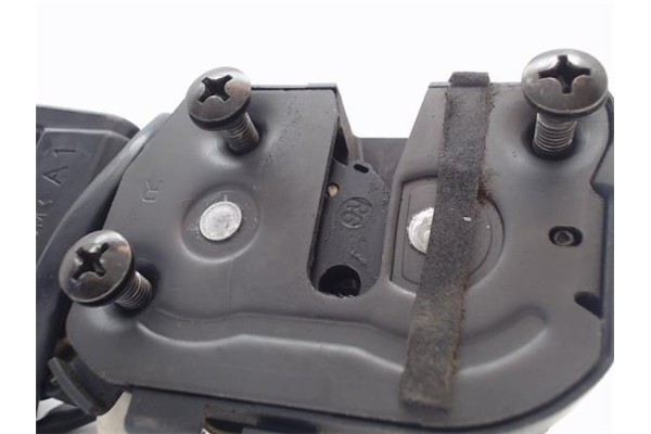 Recambio de cierre electromagnetico delantero derecho para mazda premacy (cp) 2.0 td referencia OEM IAM CB0758310B  