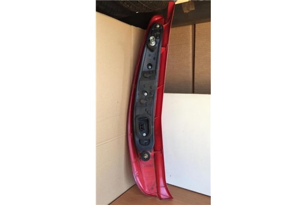 Recambio de piloto trasero derecho para fiat ii punto (188) berlina 1.2 16v elx referencia OEM IAM 458178030 B318 
