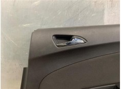 Recambio de asidero puerta trasero derecha para opel astra j berlina 5p 1.6 excellence referencia OEM IAM 13258680 13258734 