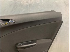 Recambio de asidero puerta trasero derecha para opel astra j berlina 5p 1.6 excellence referencia OEM IAM 13258680 13258734 