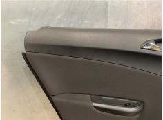 Recambio de asidero puerta trasero izquierda para opel astra j berlina 5p 1.6 excellence referencia OEM IAM 13258679 13258733 