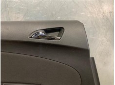 Recambio de asidero puerta trasero izquierda para opel astra j berlina 5p 1.6 excellence referencia OEM IAM 13258679 13258733 