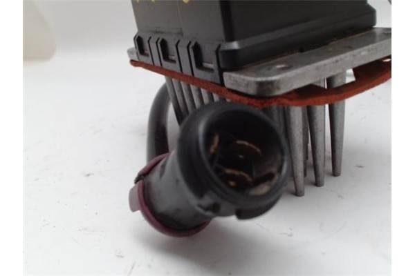 Recambio de regulador ventilador climatizacion para audi 100 avant (c4) 2.3 quattro referencia OEM IAM 4A0820521 5DS00645500 