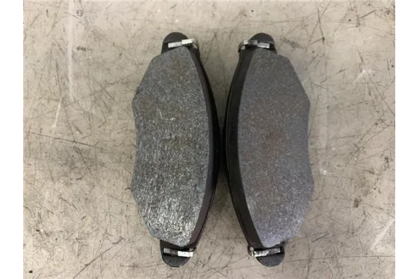Recambio de pastilla de freno rueda delantero derecha para peugeot 206 1.4 hdi eco 70 referencia OEM IAM 425302 1617254880 42532