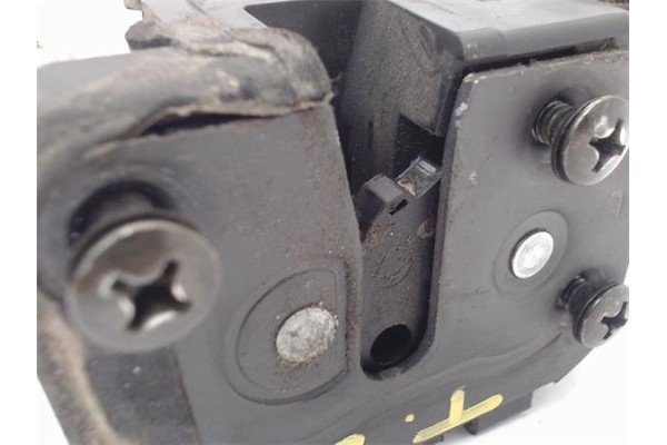 Recambio de cierre electromagnetico trasero izquierdo para mazda premacy (cp) 2.0 td referencia OEM IAM CB0773310D  