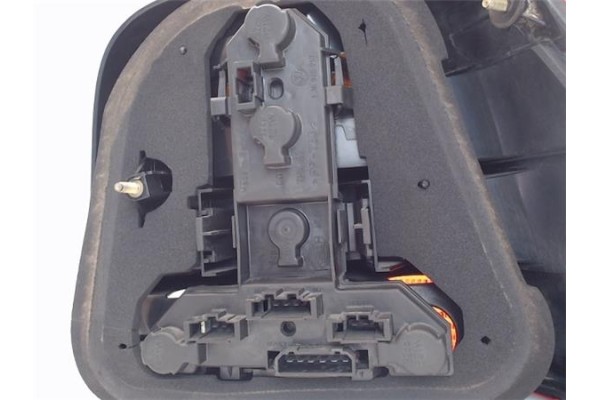 Recambio de piloto trasero izquierdo para volkswagen golf iv berlina (1j1) 1.9 tdi referencia OEM IAM 1J6945257  1J6945096Q , AU