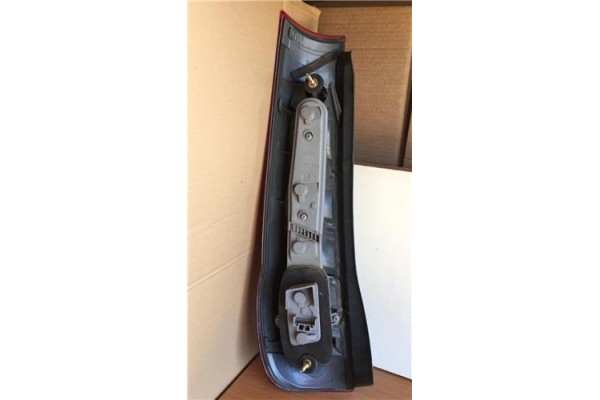 Recambio de piloto trasero derecho para fiat i punto (176) berlina 1.1 55 6-speed sx referencia OEM IAM 7730722 29420202 