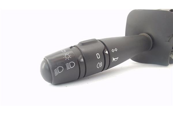 Recambio de mando intermitencia para dacia sandero i 1.2 16v referencia OEM IAM 8200792584 901057666 