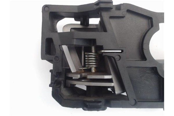 Recambio de manilla int. puerta delantero derecha para kia rio (ub) 1.2 basic referencia OEM IAM 826211W000HU  