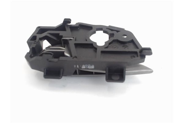 Recambio de manilla int. puerta delantero derecha para kia rio (ub) 1.2 basic referencia OEM IAM 826211W000HU  