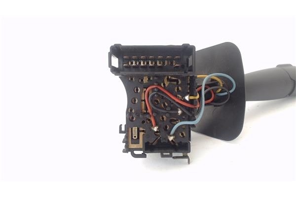 Recambio de mando intermitencia para dacia sandero i 1.2 16v referencia OEM IAM 8200792584 901057666 