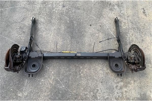 Recambio de puente trasero para opel vivaro 1.9 dti referencia OEM IAM 4417179 93858741 