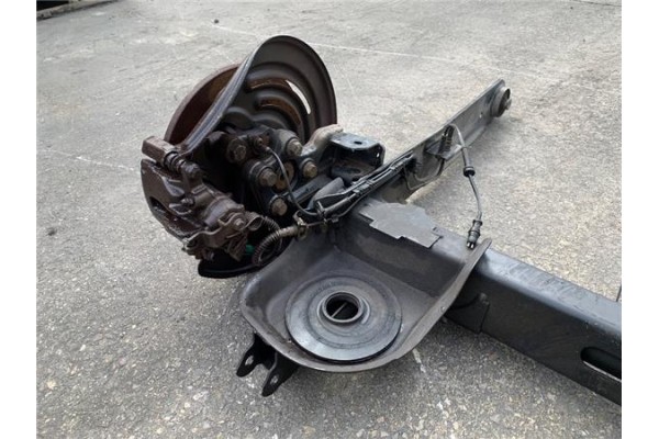 Recambio de puente trasero para opel vivaro 1.9 dti referencia OEM IAM 4417179 93858741 