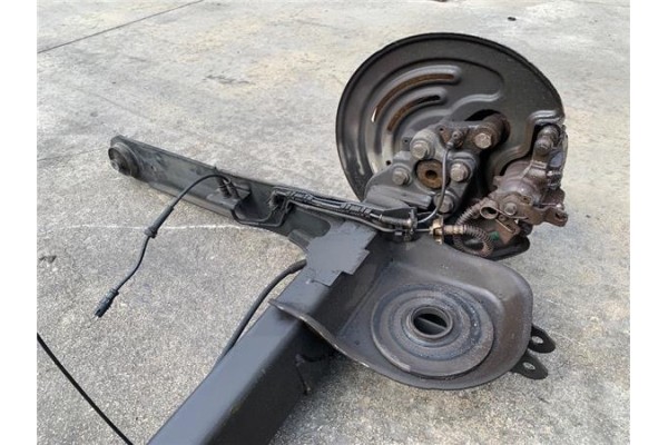 Recambio de puente trasero para opel vivaro 1.9 dti referencia OEM IAM 4417179 93858741 