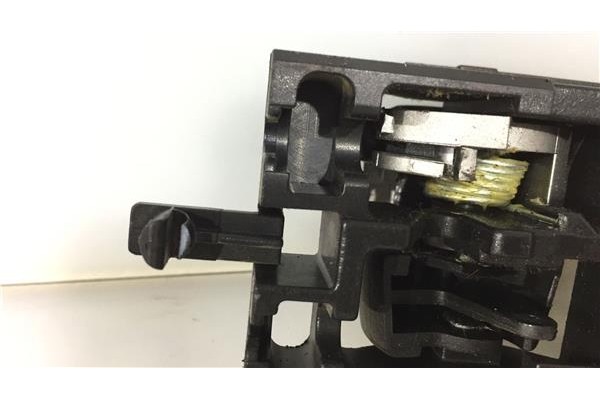 Recambio de manilla int. puerta delantero izquierda para suzuki sx4 (gy) 1.6 vvt 4x4 referencia OEM IAM 8313062J30BWL  